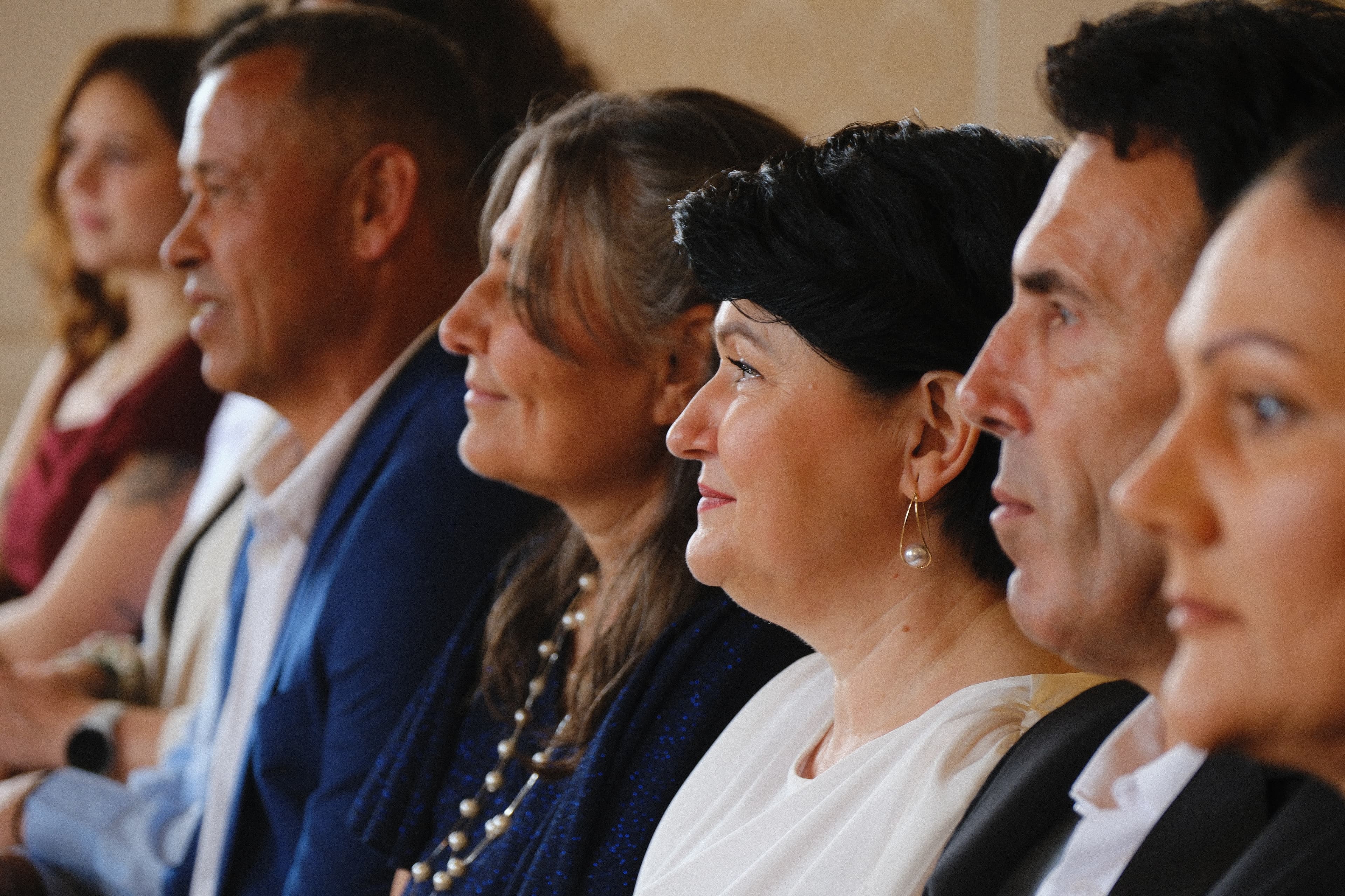 Invités — regards attentifs